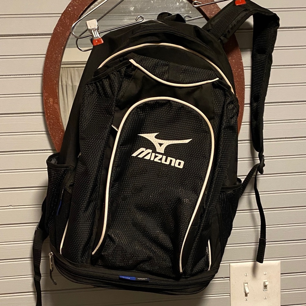 Mizuno Black and White sport Large baseball Backpack - Picture 2 of 7
